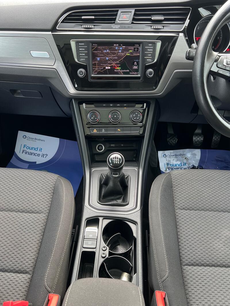 VOLKSWAGEN TOURAN
