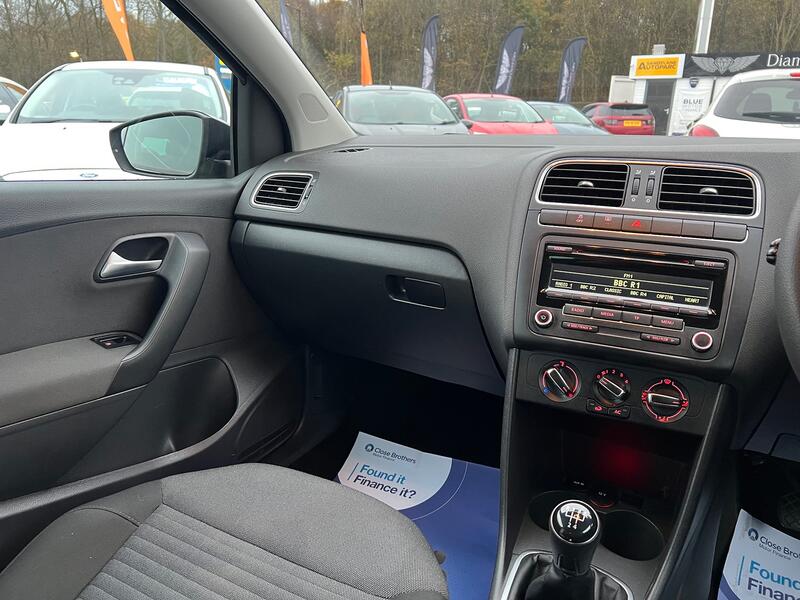 VOLKSWAGEN POLO
