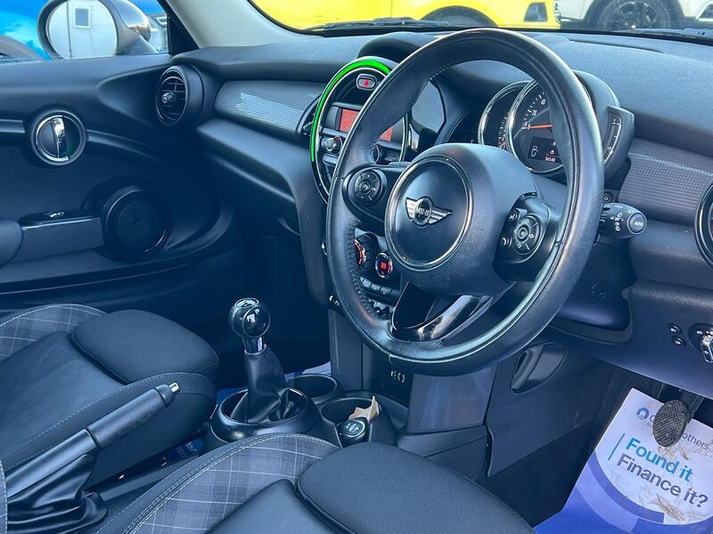 MINI HATCH