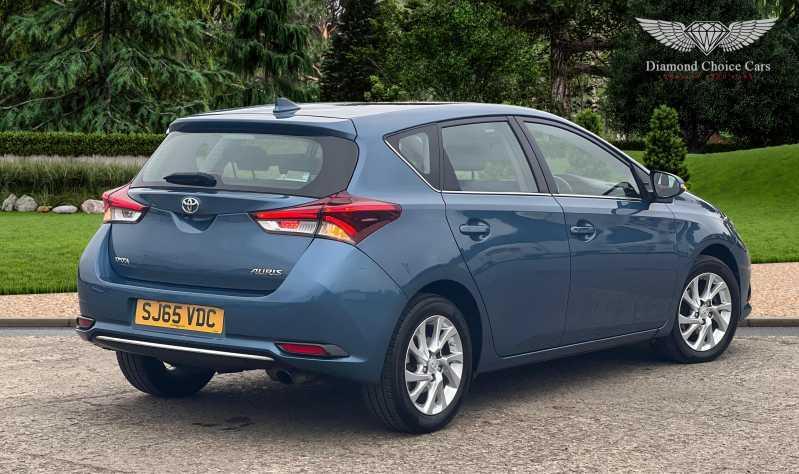 TOYOTA AURIS